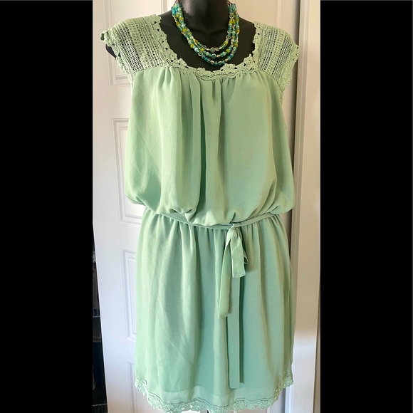 🌾 2/$25 Crochet trimmed mint dress - Picture 6 of 7